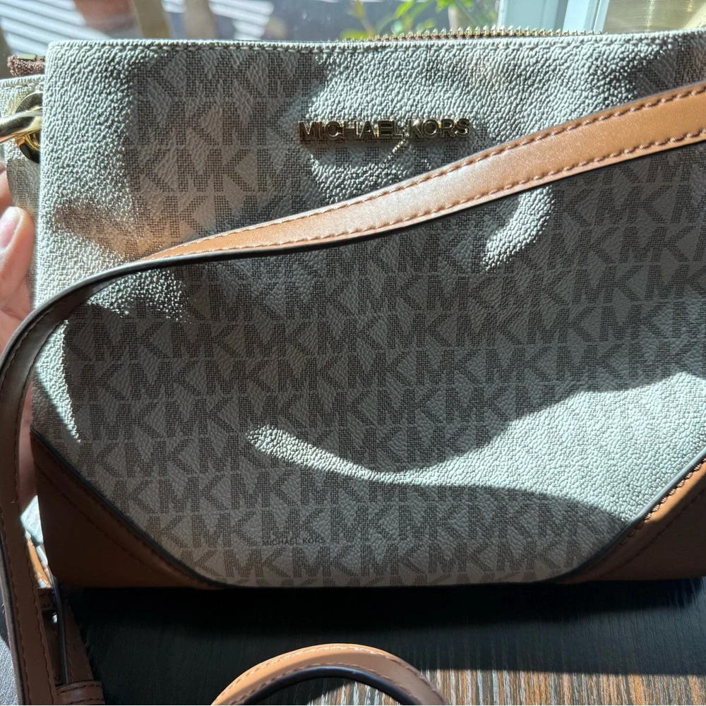Michael Kors 3 Pocket Crossbody Sling (NEW)